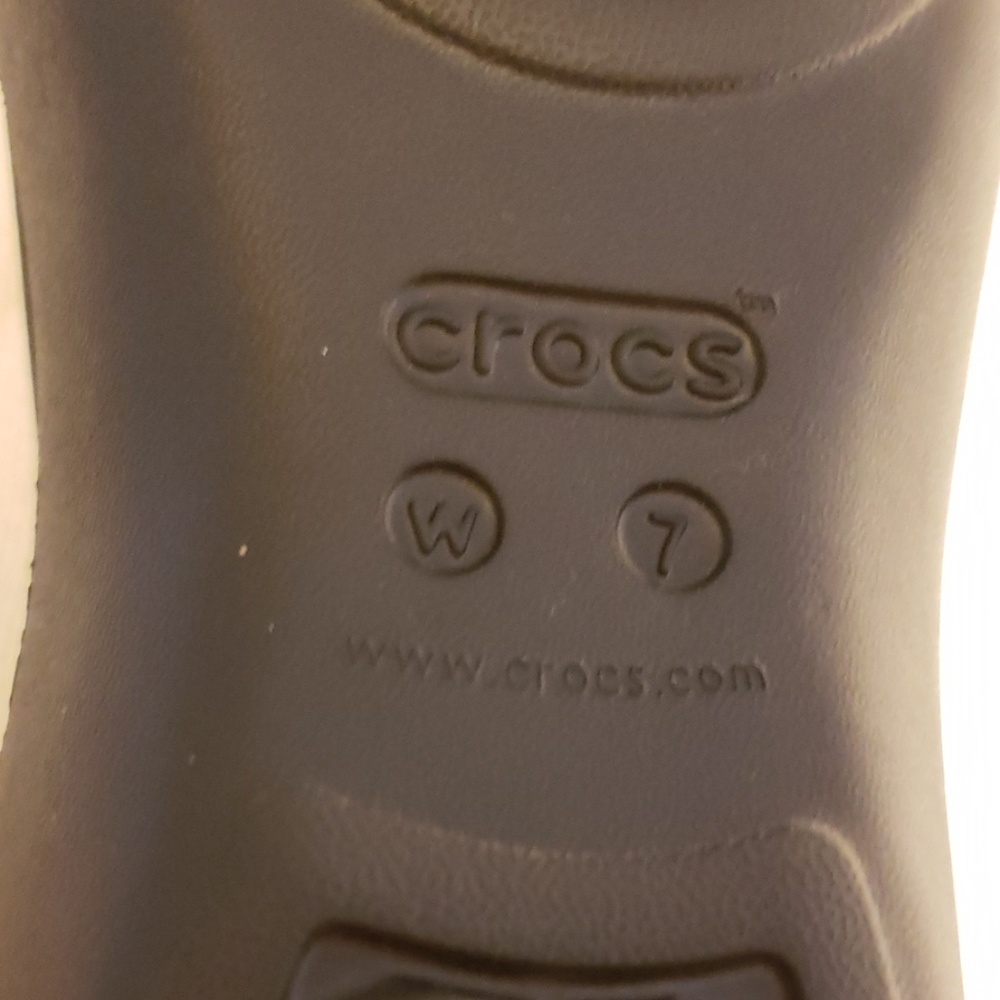 Crocs. - Picture 4 of 4